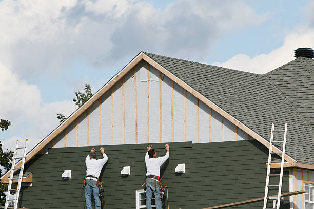 Professional Siding technician working in Bethany, CT